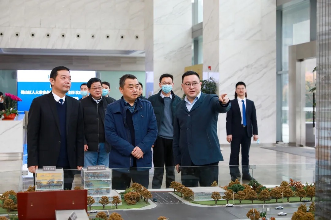 合肥市蜀山區(qū)人大常委會主任沈成富一行深入新華控股集團和華地集團調(diào)研指導！
