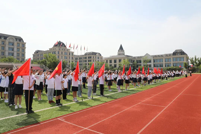 “紅領巾促成長，少先隊員心向黨”——新華公學新隊員入隊儀式
